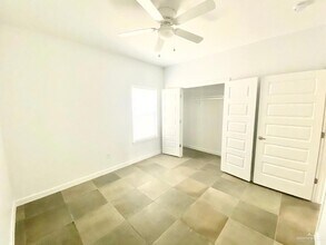 3813 Bella Costa Dr, Unit 3 in Weslaco, TX - Building Photo - Building Photo
