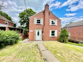 5705 Hilltop Ave in Verona, PA - Building Photo