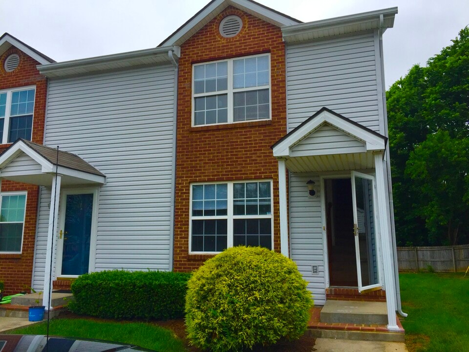 400 Wabarto Way in Nicholasville, KY - Foto de edificio