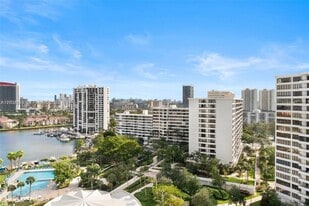 2500 Parkview Dr, Unit 1714 in Hallandale Beach, FL - Building Photo