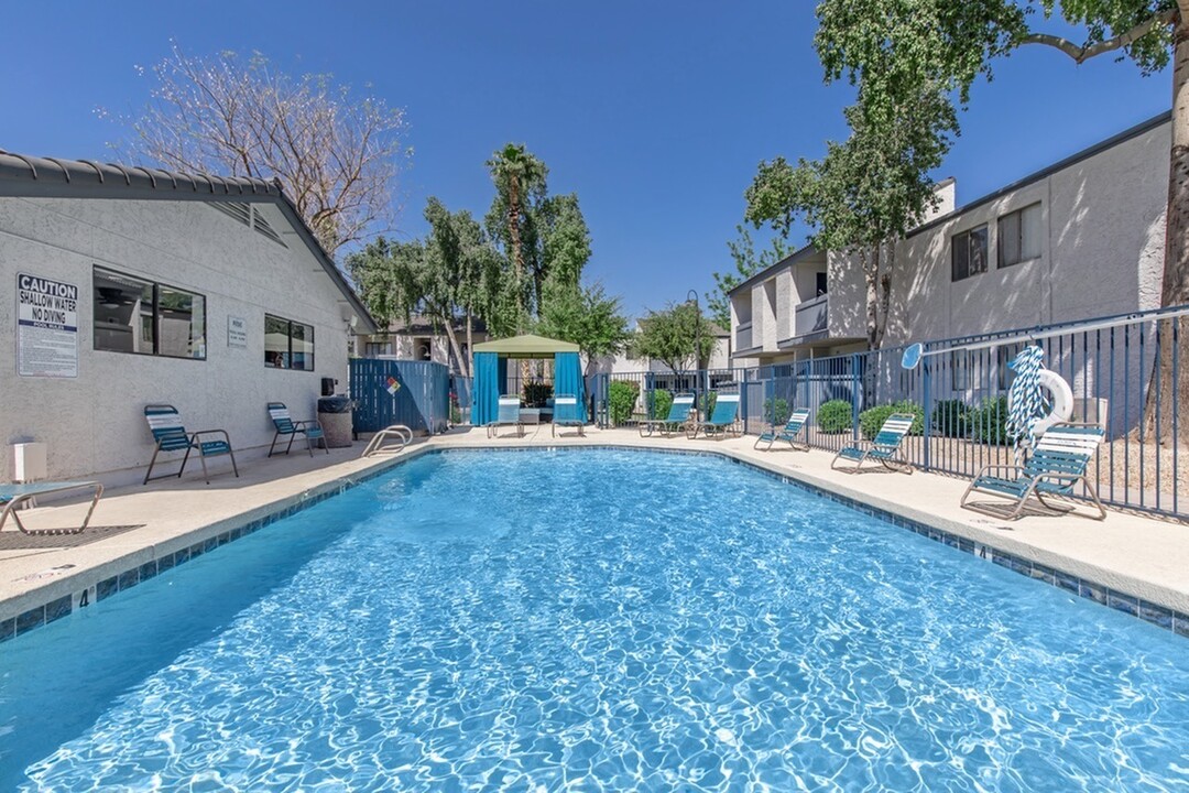 Rise on McClintock in Tempe, AZ - Foto de edificio