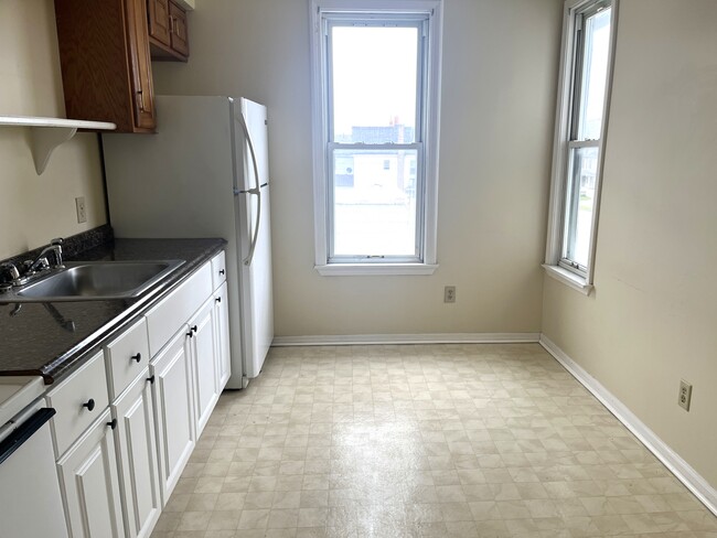 821 W 26th St, Unit 2