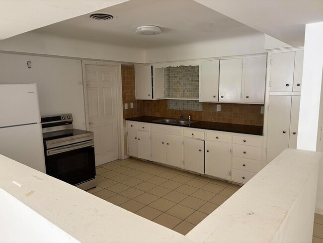 1980 Kirk Rd in West Palm Beach, FL - Building Photo - Building Photo