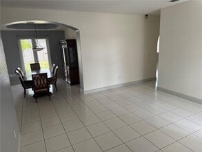 17460 NW 89th Ave in Miami Lakes, FL - Building Photo - Building Photo