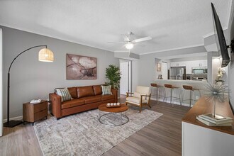 2133 Polo Gardens Dr in Wellington, FL - Building Photo - Building Photo