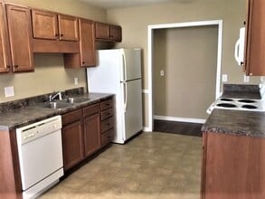 5205 Mount Hope Dr in Winston-Salem, NC - Foto de edificio - Building Photo