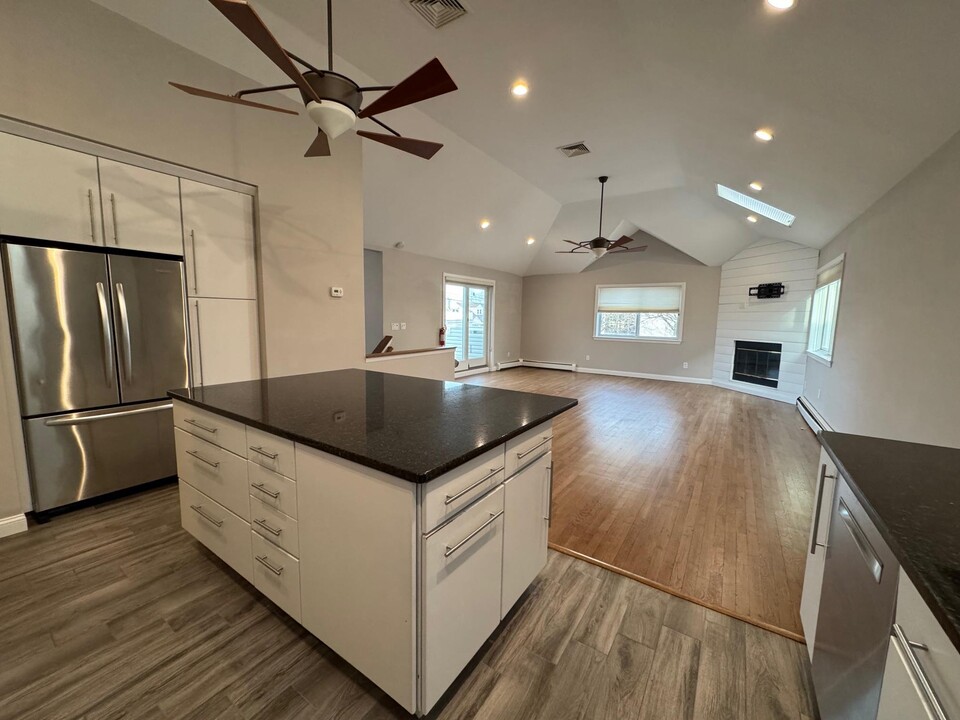 810 E Walnut St in Long Beach, NY - Building Photo