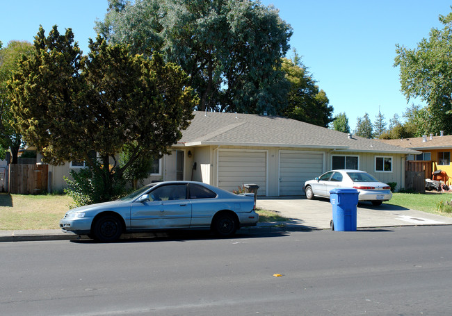 55 Arlen Dr in Rohnert Park, CA - Building Photo - Building Photo