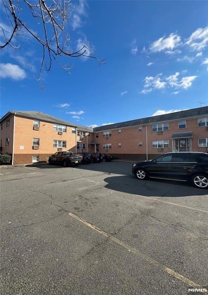 34 Wisse St, Unit 5 in Lodi, NJ - Building Photo