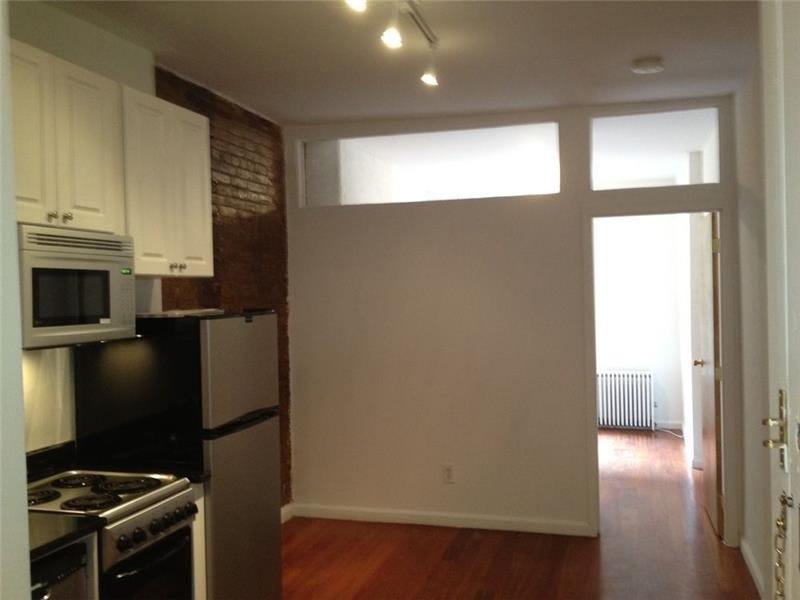 249 E 10th St-Unit -#B3 in New York, NY - Building Photo