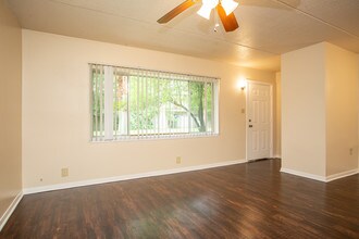 Mirage Villa Apartments in Baton Rouge, LA - Building Photo - Interior Photo