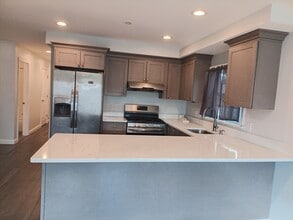 9214 Rockaway Fwy, Unit Rockaway beach 3 bed 1 ba in Far Rockaway, NY - Building Photo - Building Photo