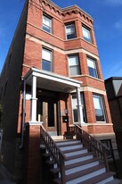 2320 W Armitage Ave, Unit Apt 1 in Chicago, IL - Building Photo - Building Photo