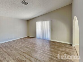 4634 Grasshopper Dr in Las Vegas, NV - Building Photo - Building Photo