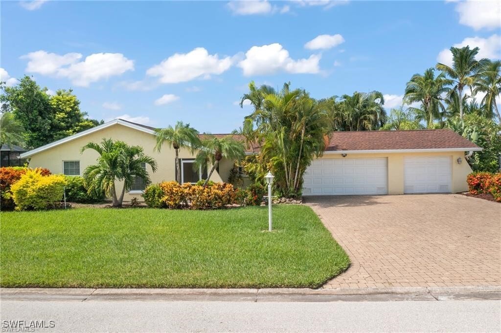 14903 Bonaire Cir in Ft. Myers, FL - Building Photo