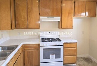 1140 Pacific Ave in Long Beach, CA - Building Photo - Building Photo