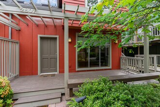 2807 24th Ave S in Seattle, WA - Foto de edificio - Building Photo