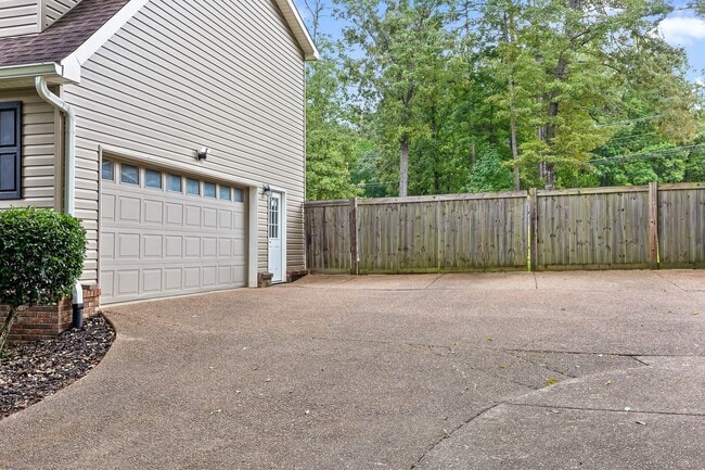 2124 Burnt Hickory Dr in Chattanooga, TN - Building Photo - Building Photo