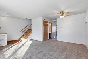 846 Greenwood Ct in Oshkosh, WI - Building Photo