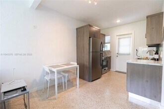 2825 SW 3rd Ave in Miami, FL - Building Photo - Building Photo