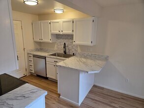 16216 72nd Avenue Ct E in Puyallup, WA - Foto de edificio - Building Photo