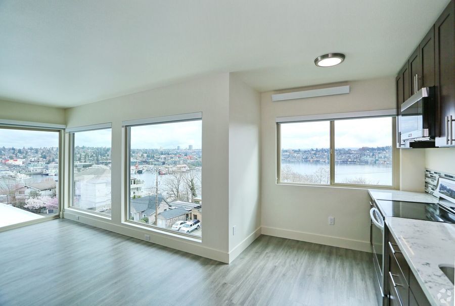 2468 6th Ave N in Seattle, WA - Building Photo