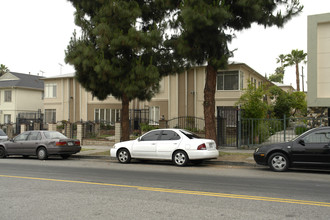 1623 N Hobart Blvd in Los Angeles, CA - Building Photo - Building Photo