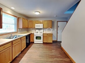 132 Bush Dr in Elwood, IL - Building Photo - Building Photo