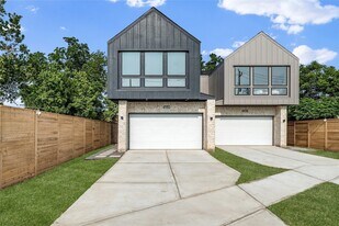 4110 Cortlandt St, Unit 25B in Houston, TX - Building Photo