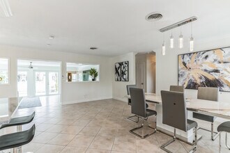98 SW 8th Ave in Boca Raton, FL - Building Photo - Building Photo