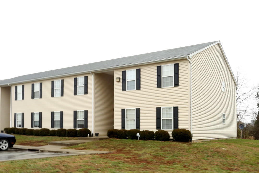 Cedar Springs in La Grange, KY - Building Photo