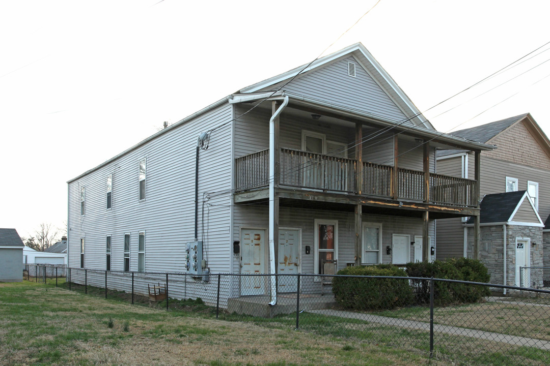 2111 Bradley Ave in Louisville, KY - Foto de edificio