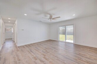 801 Salem Ln in Austin, TX - Building Photo - Building Photo