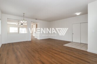 1994 Expedition Way in Sacramento, CA - Building Photo - Building Photo