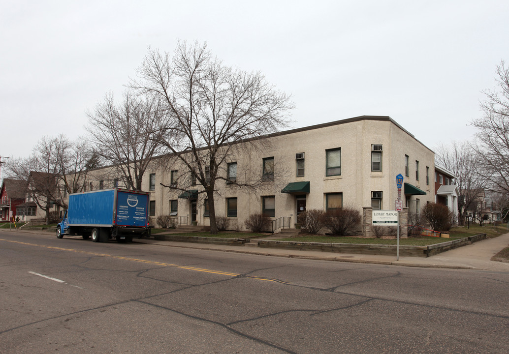 Lowry Manor in Minneapolis, MN - Building Photo