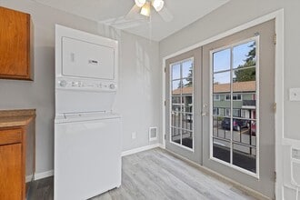 Bardon Apartments in Portland, OR - Foto de edificio - Building Photo