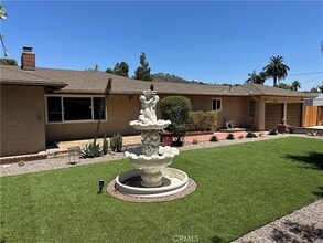 12752 Barrett Ln, Unit 1112 in Santa Ana, CA - Foto de edificio - Building Photo