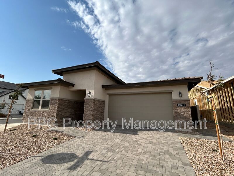 11806 N Loma Linda St in Surprise, AZ - Building Photo