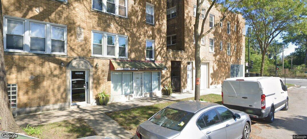 2412 W Ardmore Ave, Unit 4C in Chicago, IL - Foto de edificio