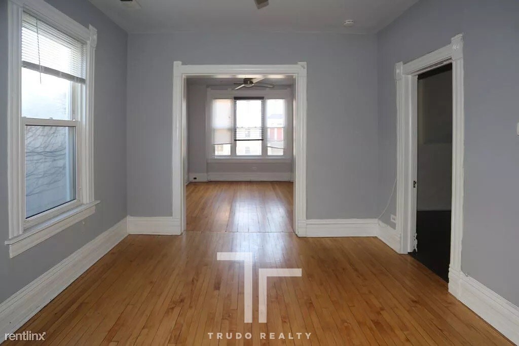 1436 W Belmont Ave in Chicago, IL - Building Photo
