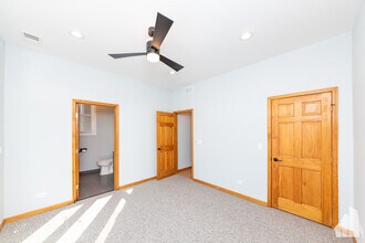 2338 N Greenview Ave, Unit 2 in Chicago, IL - Building Photo - Building Photo