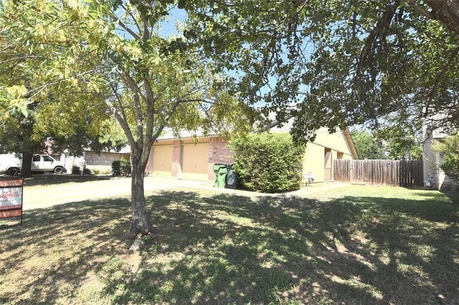 609 Rollingway Dr in Round Rock, TX - Building Photo - Building Photo