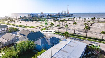 2610 Ave Q 1/2 in Galveston, TX - Building Photo