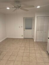7330 Yarmouth Ave, Unit Studio in Reseda, CA - Foto de edificio - Building Photo