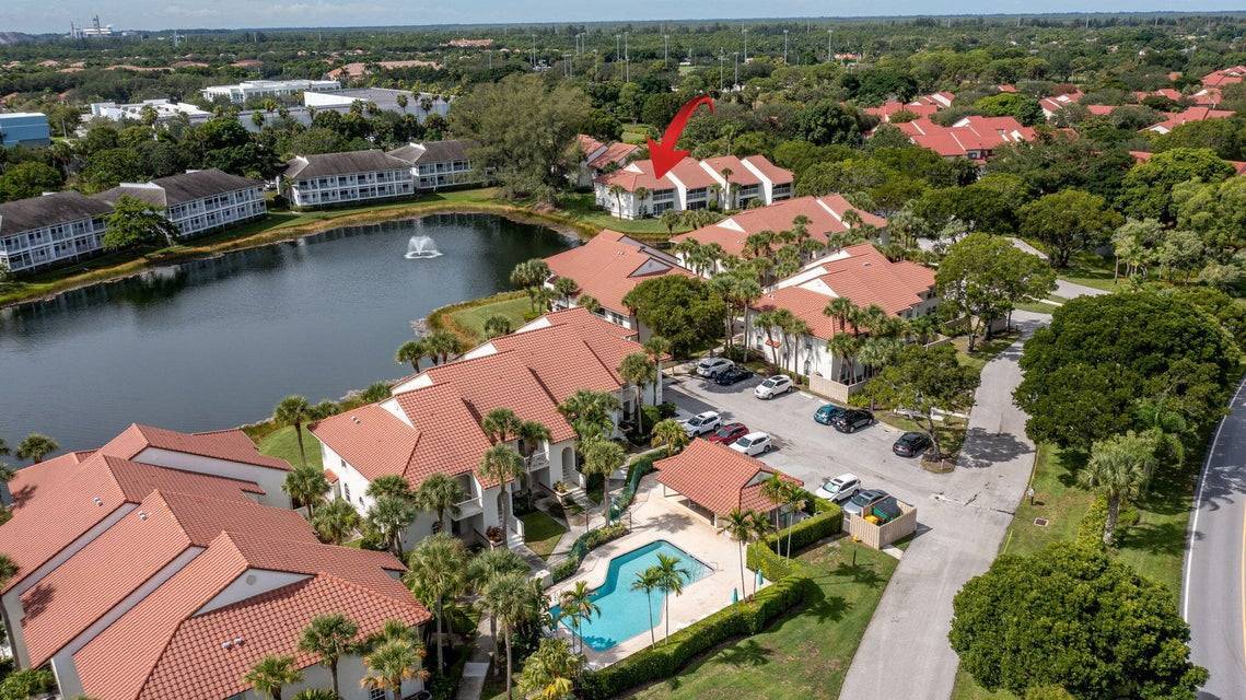 231 Cypress Point Dr in Palm Beach Gardens, FL - Building Photo