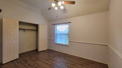 2102 Mapleview Dr in Garland, TX - Building Photo - Building Photo