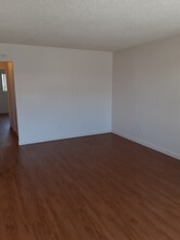 112 S Delano St, Unit 4 in Anaheim, CA - Foto de edificio - Building Photo