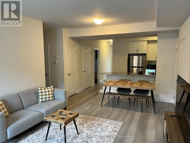 45 Knotsberry Cir in Brampton, ON - Building Photo - Building Photo