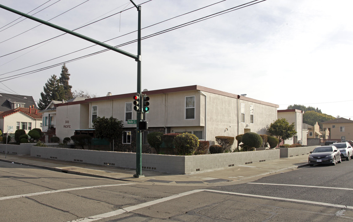 300 Pacific Ave in Alameda, CA - Building Photo