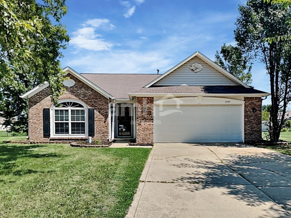 1399 Palm Ct in Greenfield, IN - Foto de edificio